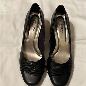 Comfort plus predictions black enclosed shoes.